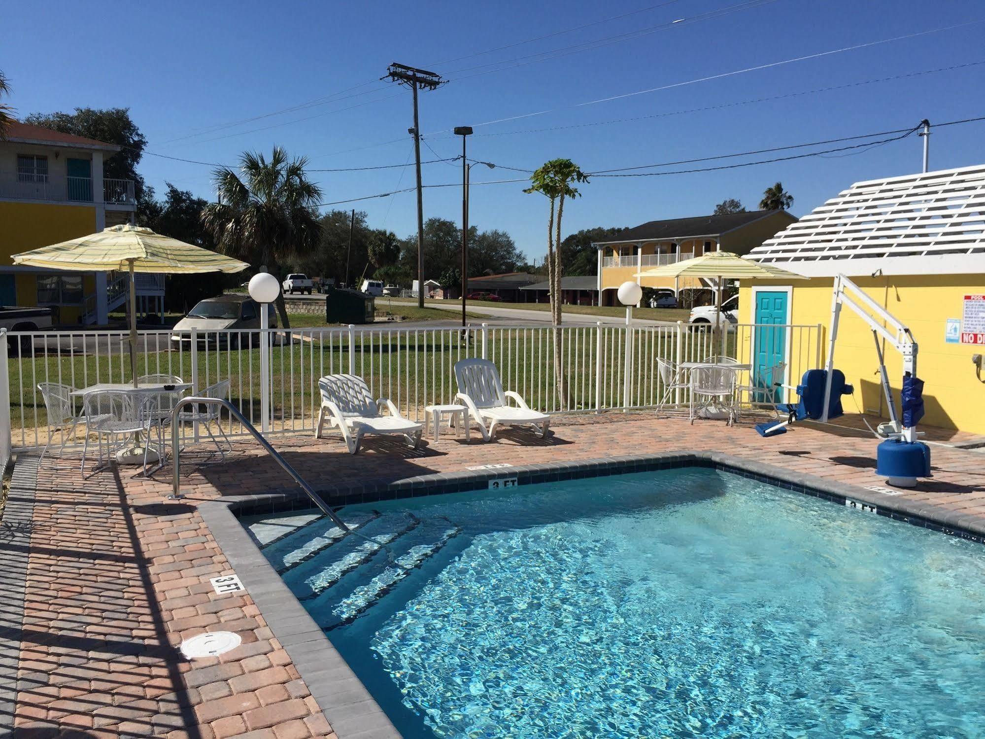 Economy Suites Cypress Gardens Exterior foto