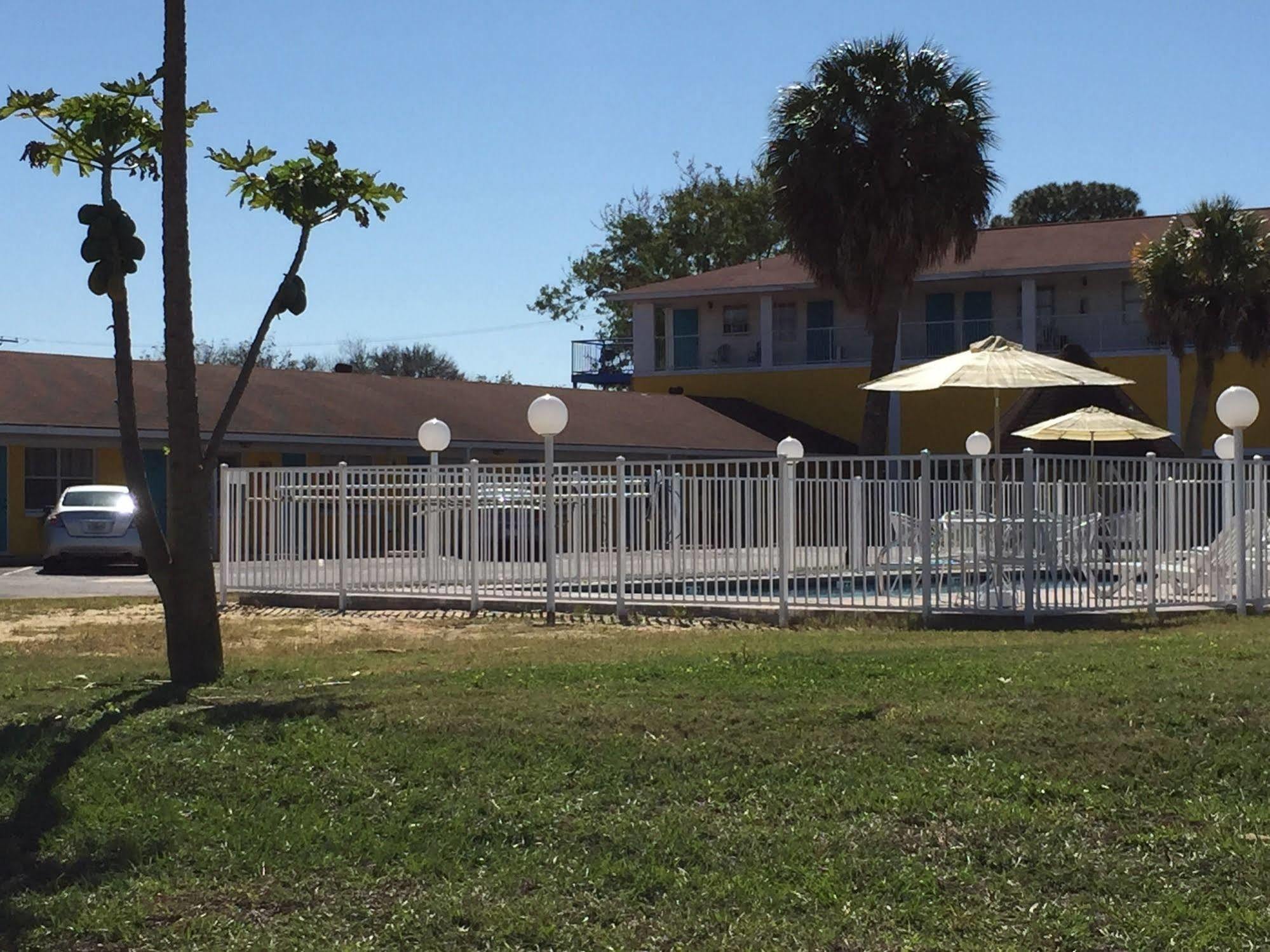 Economy Suites Cypress Gardens Exterior foto